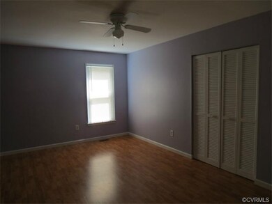 Master Bedroom - LARGE, nice closet, ceiling fan a