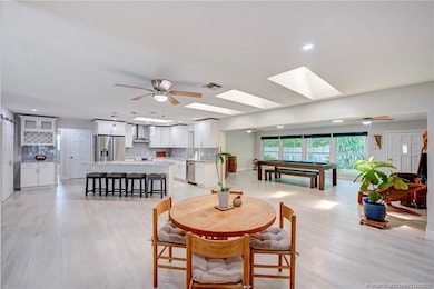 Dining/breakfast nook.