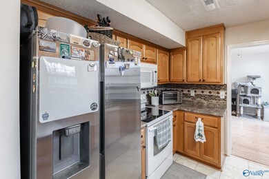 2402 Autumn Ridge Dr SW, Huntsville, AL 35803 - photo 5