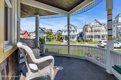 Gorgeous Curved Front Porch