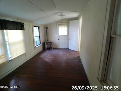 409 N Haughton St, Williamston, NC 27892 - photo 3