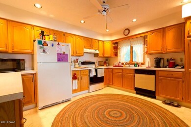 228 Fawn Lake Dr, Hawley, PA 18428 - photo 4