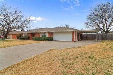 204 Texoma Dr, Whitesboro, TX 76273 - photo 2