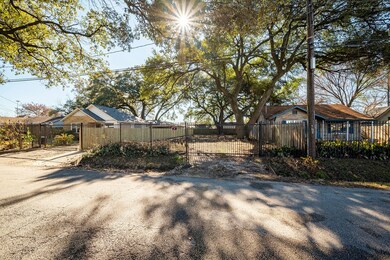 212 Caplin St, Houston, TX 77022 - photo 2