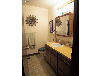 635 Sherman Dr, the Dalles, OR 97058 - photo 7