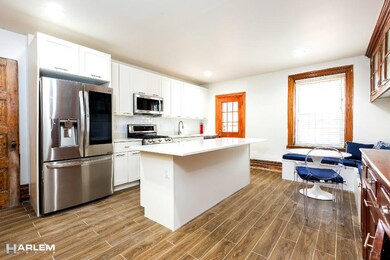 Garden Level - Island Eat-In Kitchen