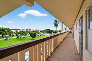 4003 Wolverton A, Boca Raton, FL 33434 - photo 3