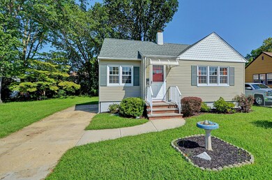 Front View & Driveway