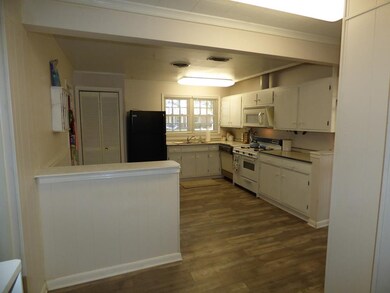 301 Wilson Dr, McComb, MS 39648 - photo 3