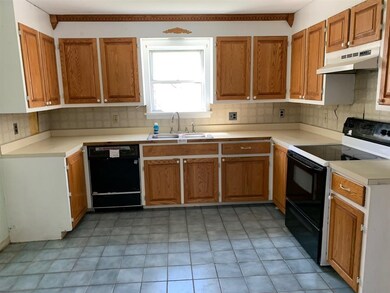 59 Hazen St, White River Junction, VT 05001 - photo 2