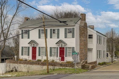 815 1st St E, Vicksburg, MS 39183 - photo 2