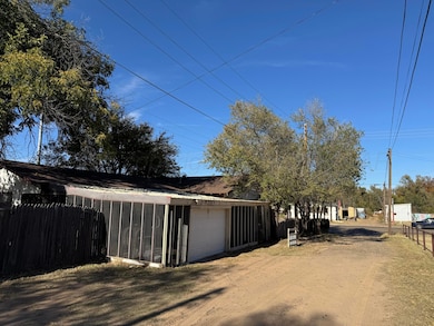 406 E 2nd St, Clarendon, TX 79226 - photo 3