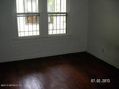 7Bedroom1