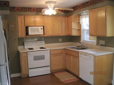 Nice size eat-in kitchen with Pergo floors