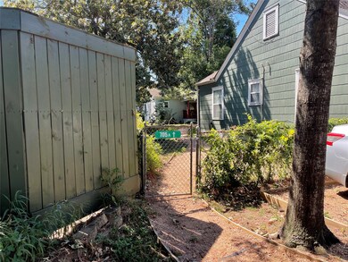 705 W 34th St, Houston, TX 77018 - photo 3