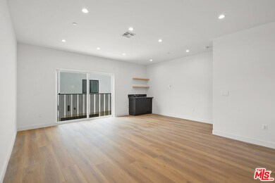 4525 W 17th St unit 1/2, Los Angeles, CA 90019 - photo 3