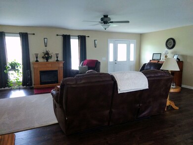 601 Foxhall Dr, Shelbyville, TN 37160 - photo 7