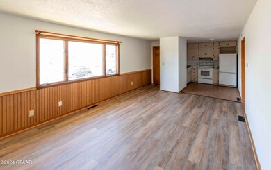 622 3rd Ave NW, East Grand Forks, MN 56721 - photo 4