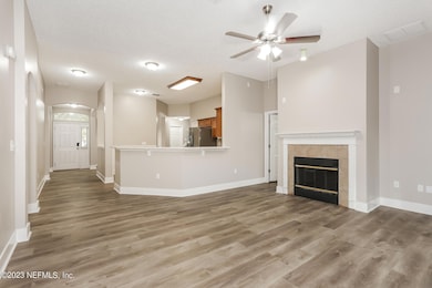 003-photo-living-room-10639919