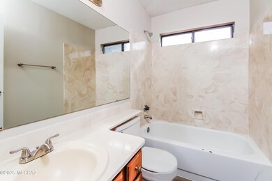 024-photo-primary-bathroom-11793215