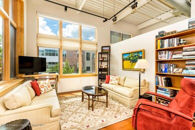 TriangleLoft236_WEB012