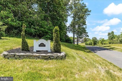 6668 Paddock Ct, Coopersburg, PA 18036 - photo 3