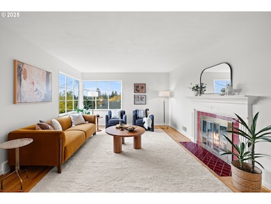 201 SW Bancroft Ct, Portland, OR 97239 - photo 4