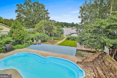 Swimming Pool & Lake Views