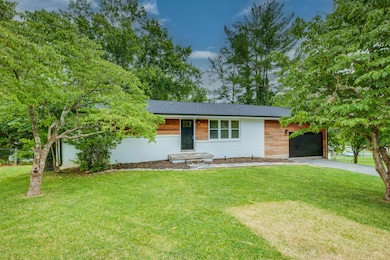 1402 Rocky Ln, Johnson City, TN 37601 - photo 2