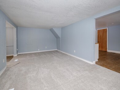 6151 Abbey-105