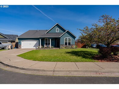 938 S 9th St, Harrisburg, OR 97446 - photo 2