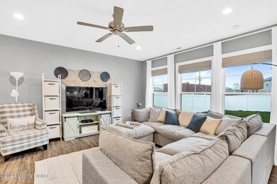 6417 Oak Village Dr, Louisville, KY 40228 - photo 6