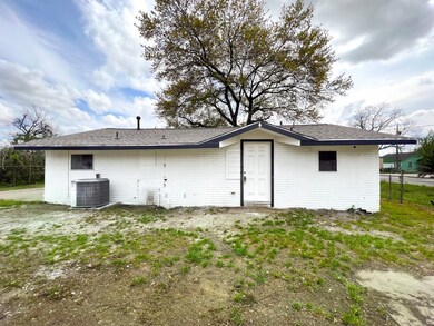 2423 Woodard St, Houston, TX 77026 - photo 4