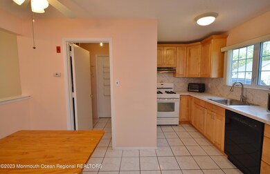 12 Linton Close unit 1000, Freehold, NJ 07728 - photo 4