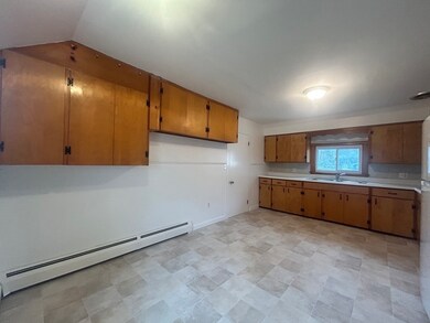 17 Lincoln St unit 2, Greenfield, MA 01301 - photo 3
