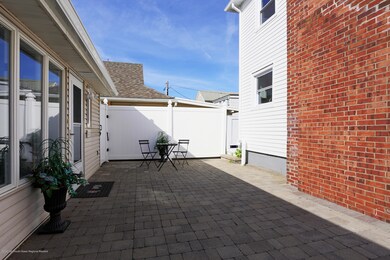 PATIO W. SHOWER