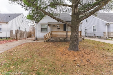 22482 Tuscany Ave, Eastpointe, MI 48021 - photo 2