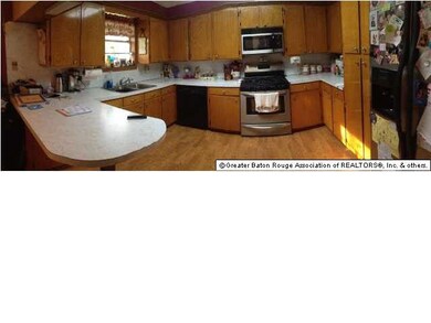 Panarama view of kitchen.