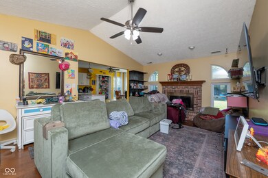 87 Beech Ct, Whiteland, IN 46184 - photo 2