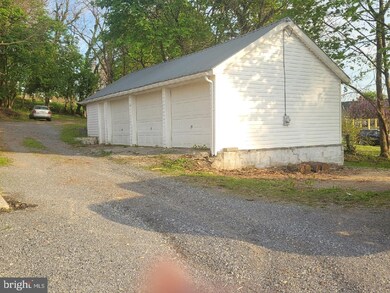 121 N Church St, Waynesboro, PA 17268 - photo 2