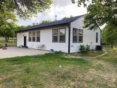 1002 County Road 4699, Boyd, TX 76023 - photo 3