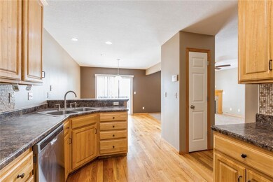 4001 37th Ave SW unit B, Cedar Rapids, IA 52404 - photo 3