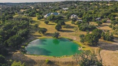 592 Homestead Dr, Fredericksburg, TX 78624 - photo 4