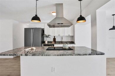 Kitchen/Island with seating
