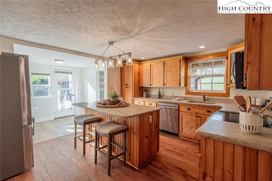 Well appointed kitchen all stainless appliances, g