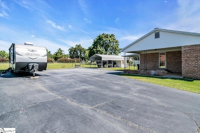 207 Lynn Ave, Laurens, SC 29360 - photo 4