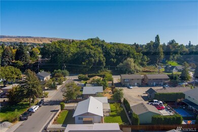 144 12th St NE, East Wenatchee, WA 98802 - photo 4