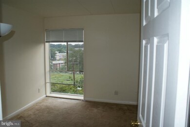 6011 Emerson St unit 603, Bladensburg, MD 20710 - photo 3