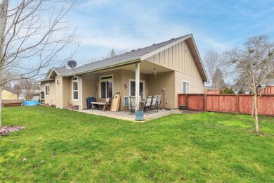 931 NE 10th St, Grants Pass, OR 97526 - photo 6