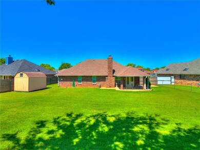 2440 E Hills Dr, Moore, OK 73160 - photo 4